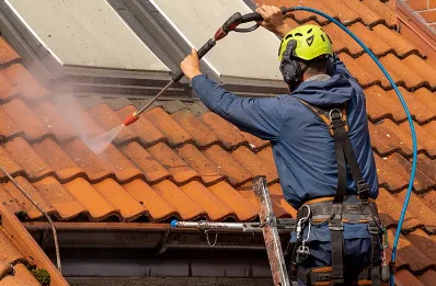 Démoussage et hydrofuge de toiture à Bâgé-Dommartin